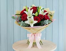 Букет цветов из:  Лилии и Розы в Котельниково