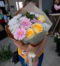 Букет цветов из:  Герберы, Розы и Хризантемы в Котельниково