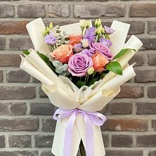 Букет цветов из:  Лизиантусы и Розы в Котельниково