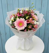 Букет цветов из:  Герберы, Альстромерии и Лизиантусы #REPLACE_PRED# Котельниково