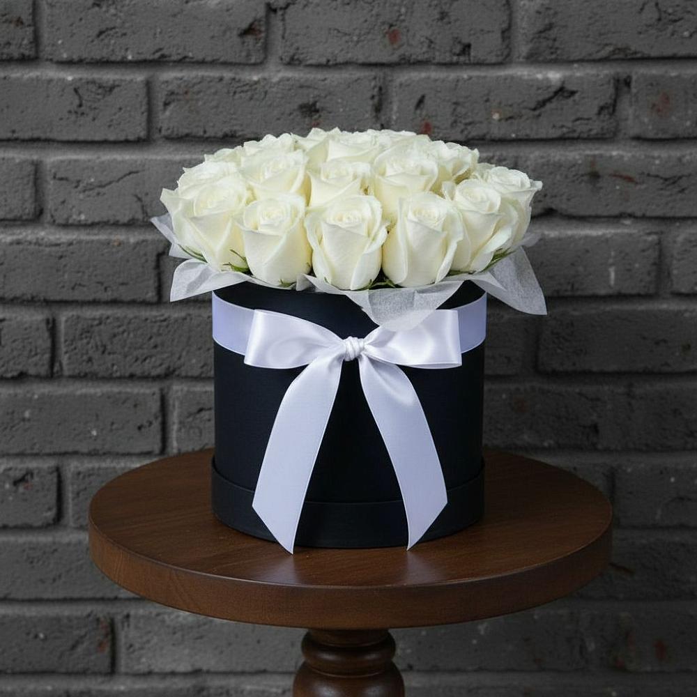 Цветочная композиция из Розы в шляпной коробке в Котельниково