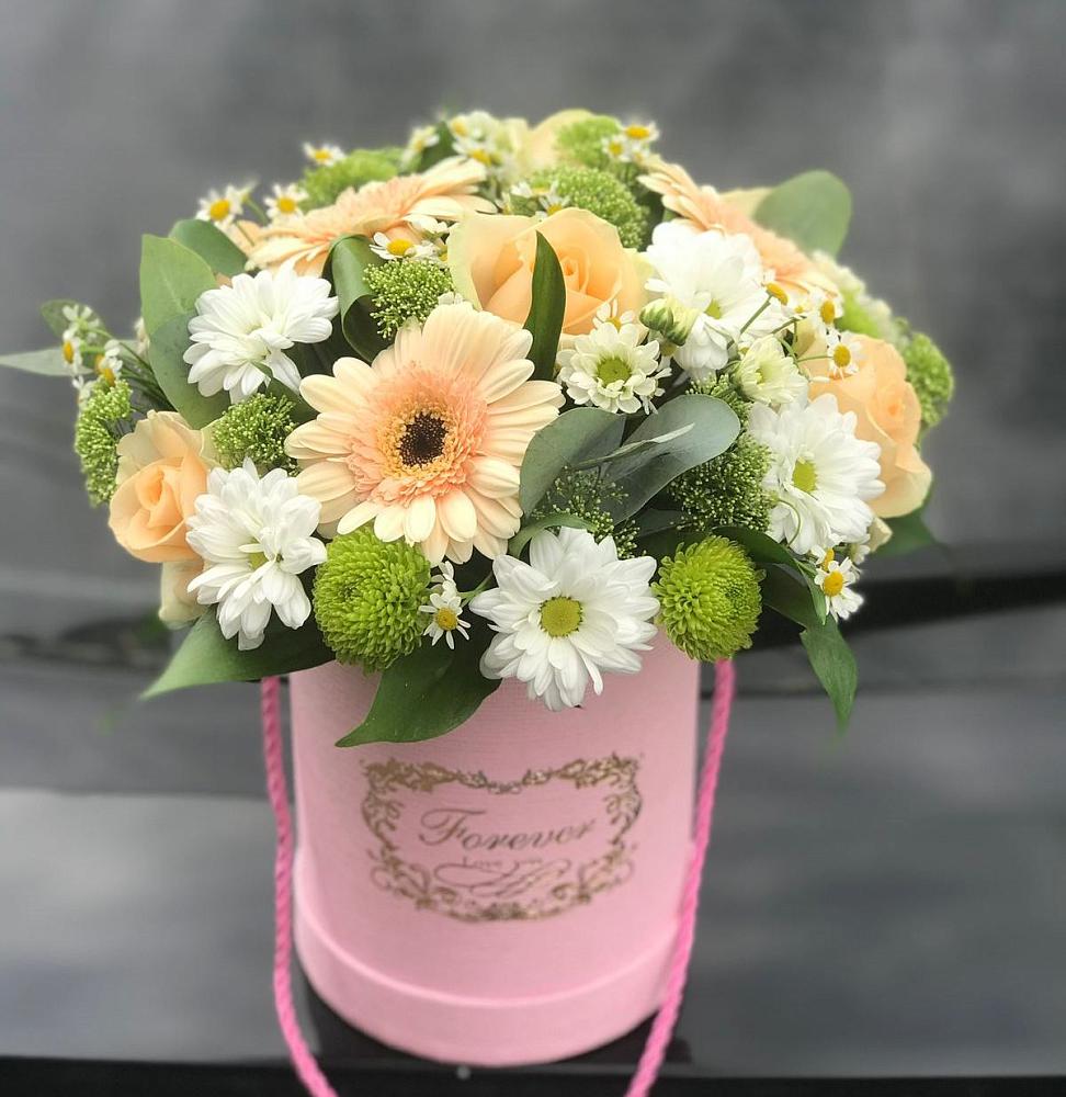 Цветочная композиция из Розы, Герберы и Хризантемы в шляпной коробке в Котельниково