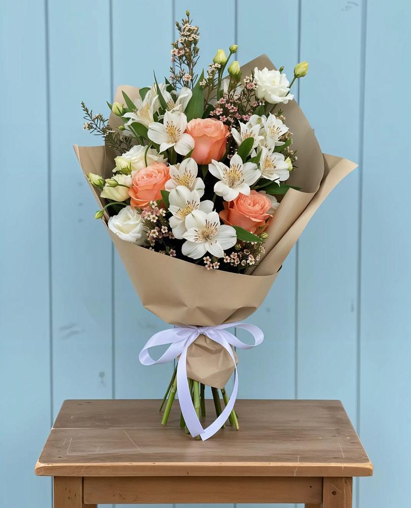 Букет цветов из: Альстромерии, Лизиантусы, Розы и Хризантемы в Котельниково